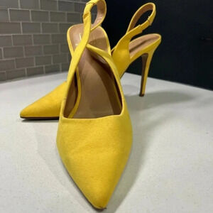 Worn twice indoors Slingback Material Girl 3” heel mustard yellow size 10